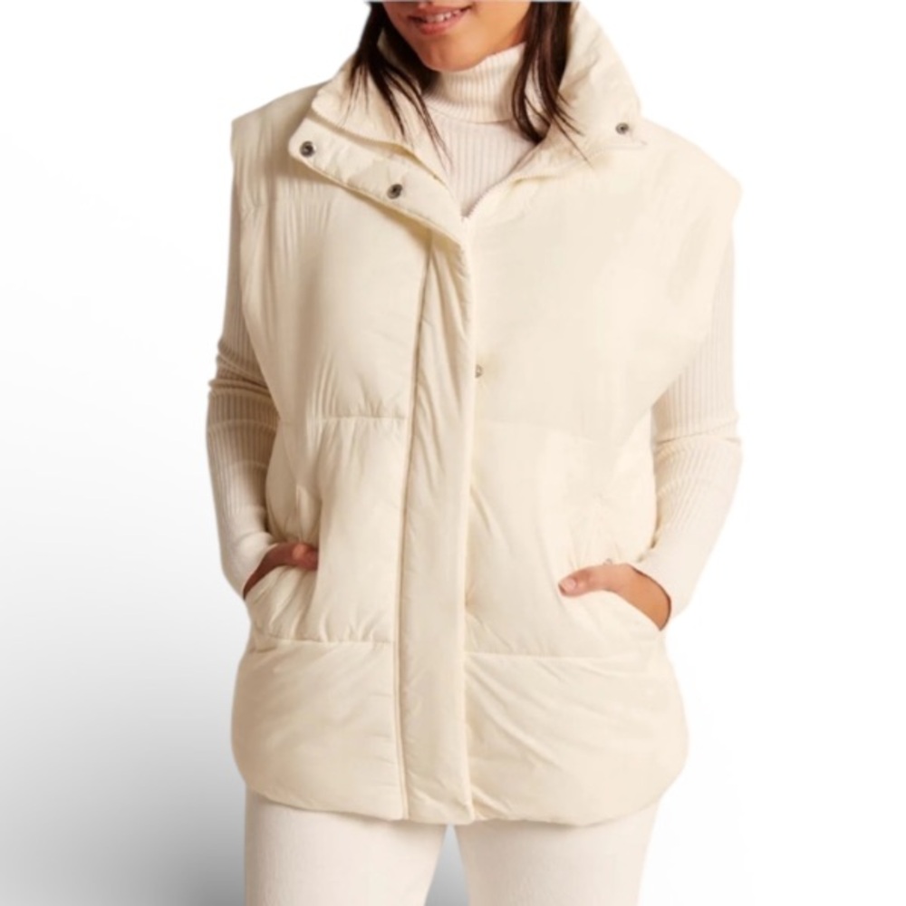 A&F Cream White Puffer Vest Women’s Medium